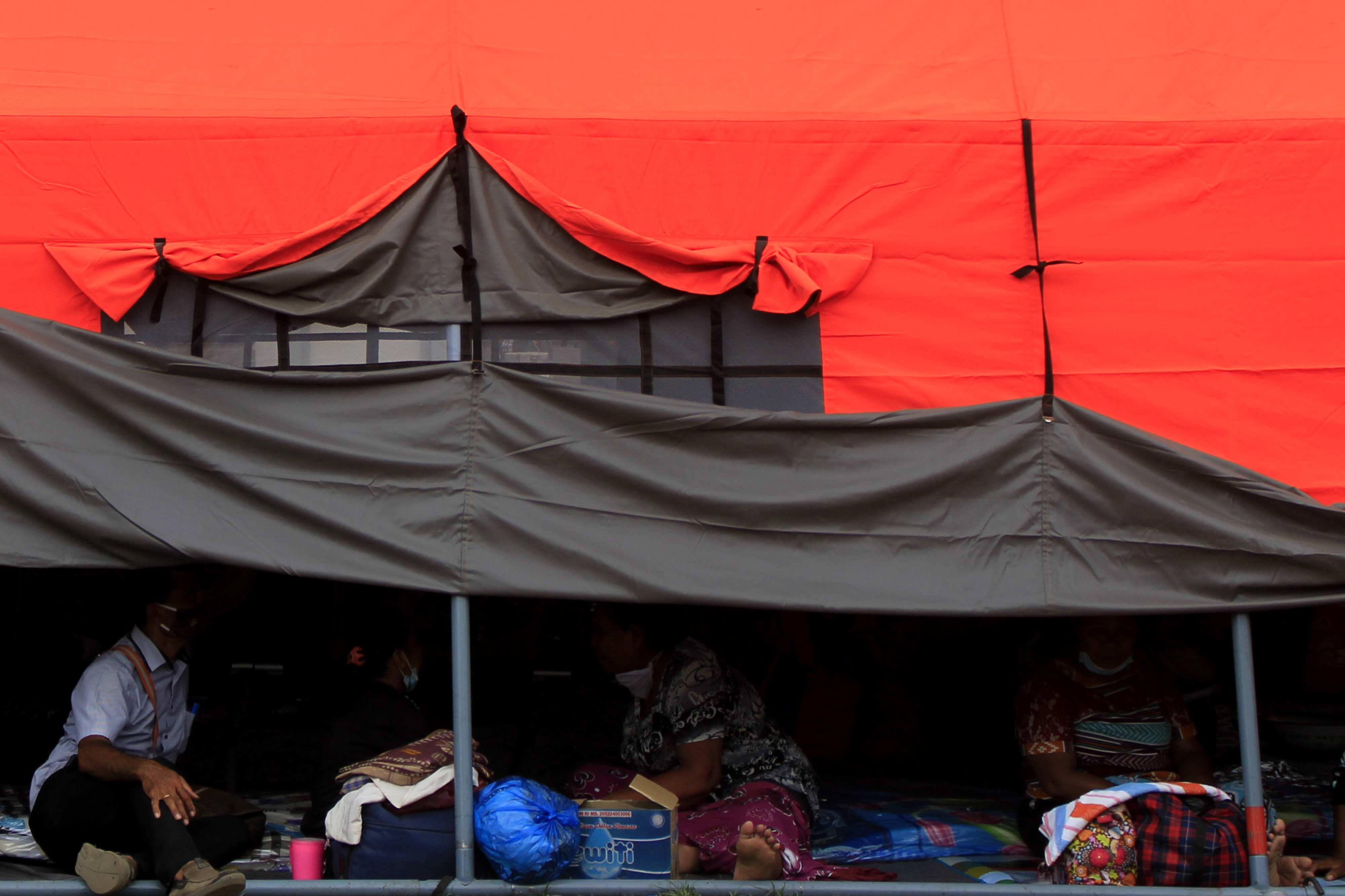 Ancaman Ganda untuk Pengungsi