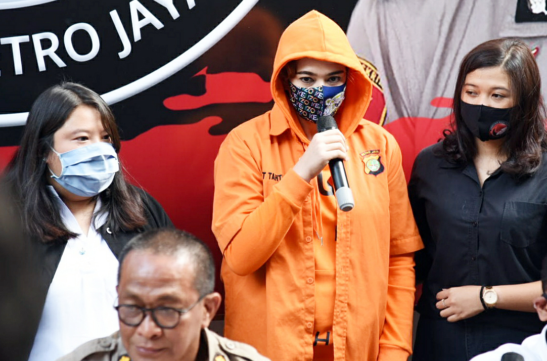 CATHERINE WILSON MENJADI TERSANGKA KASUS NARKOBA: