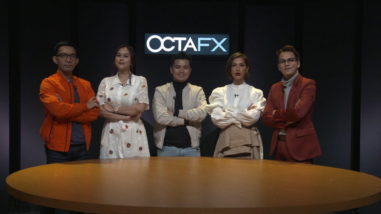 Penasihan OctaFX, Daryl Yahya (tengah), bersama para selebritas yang mengikuti program Belajar Trading Forex bersama Bintang.