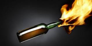 Ilustrasi bom molotov.