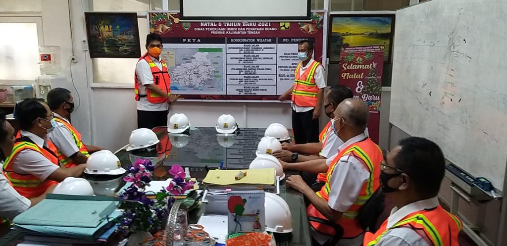 Dinas PUPR Provinsi kalteng saat rapat pembentukan Posko siaga jalur jalan, Rabu (23/12/2020)