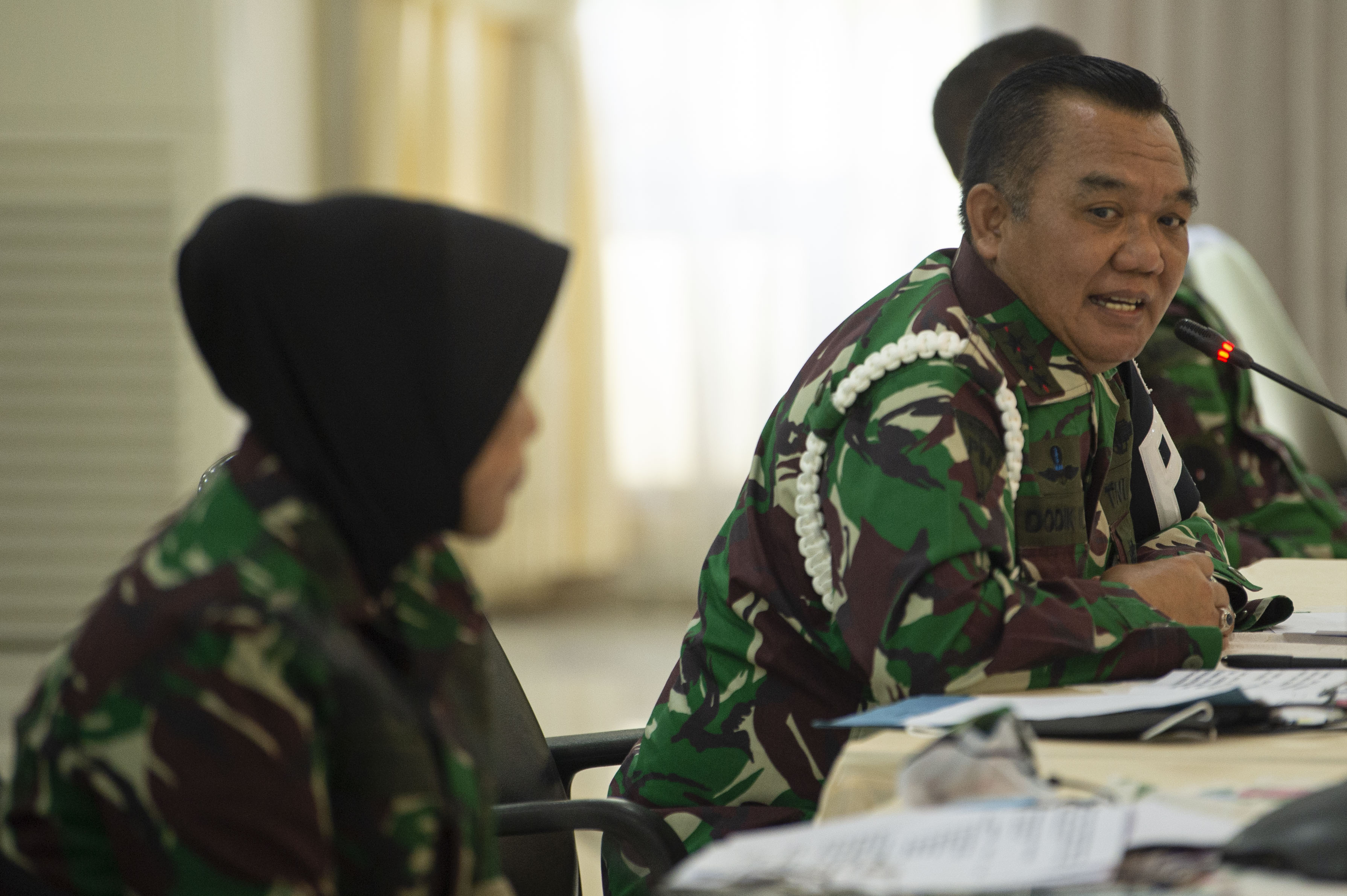 Komandan Pusat Polisi Militer TNI-AD (Danpuspomad) Letjen Dodik Widjanarko (kanan) dan Direktur Hukum TNI-AD Brigjen Tetty Melina Lubis.