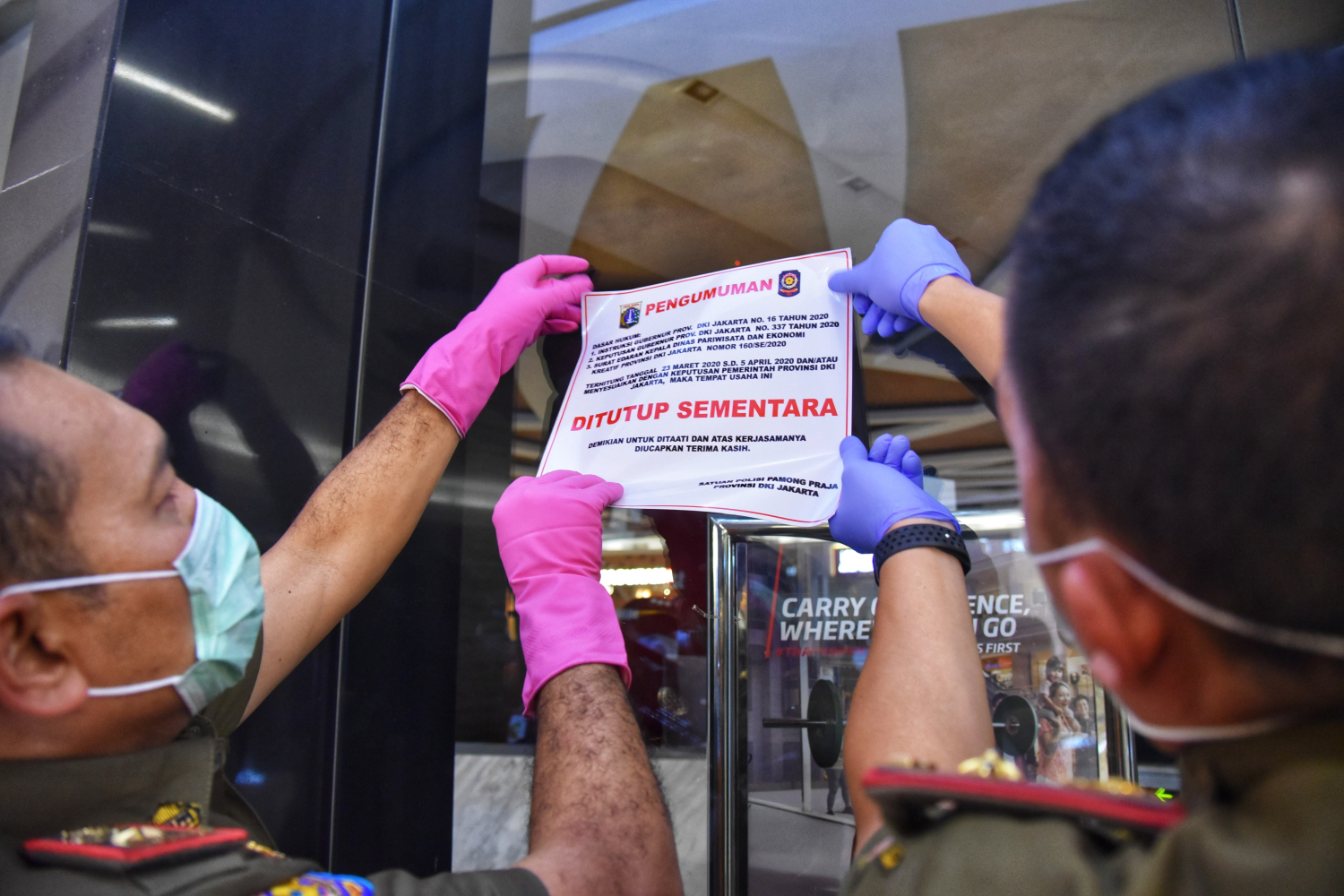 Ilustrasi penutupan tempat usaha