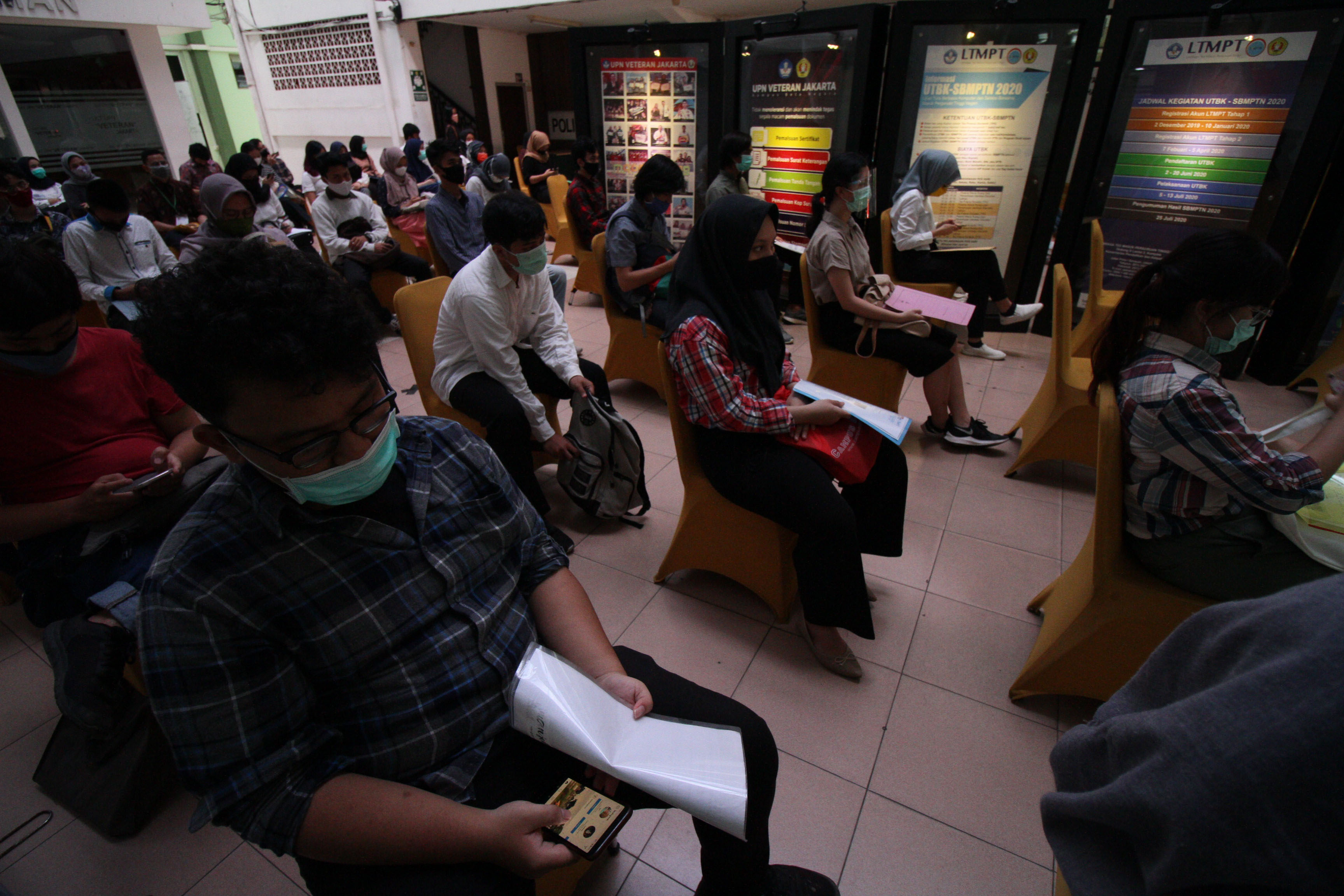 UTBK-SMBTN 2020: Para peserta mengikuti Ujian Tertulis Berbasis Komputer-Seleksi Bersama Masuk Perguruan Tinggi Negeri.