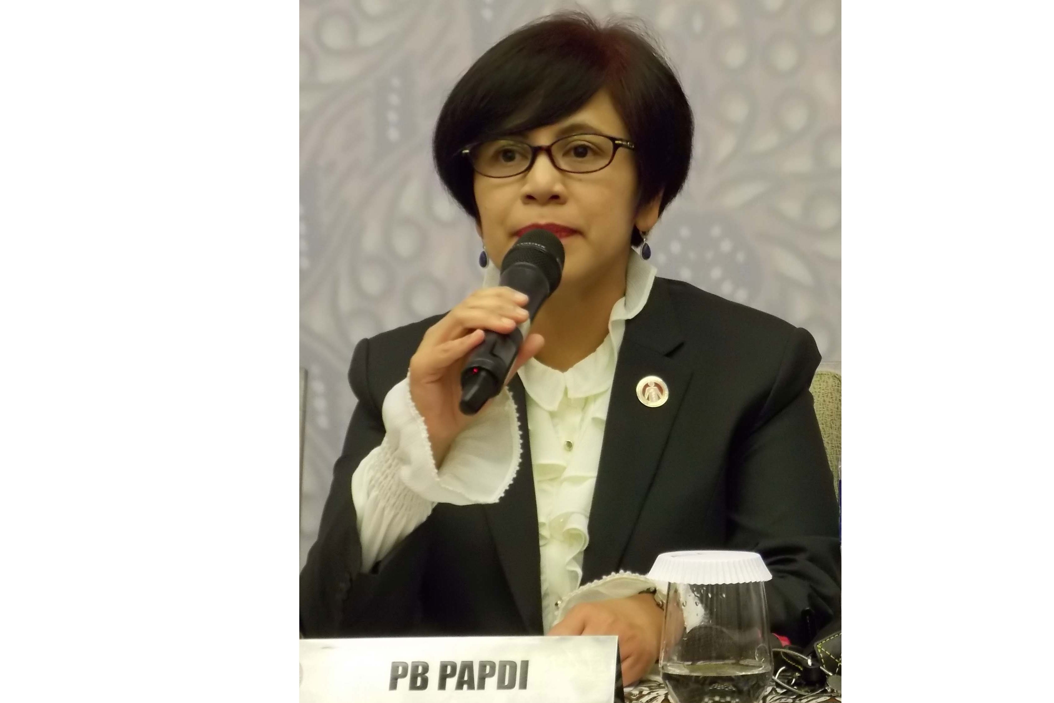Ketua umum Perhimpunan Dokter Spesialis Penyakit Dalam Indonesia (PAPDI) periode 2018-2021, Sally aman Nasution.  