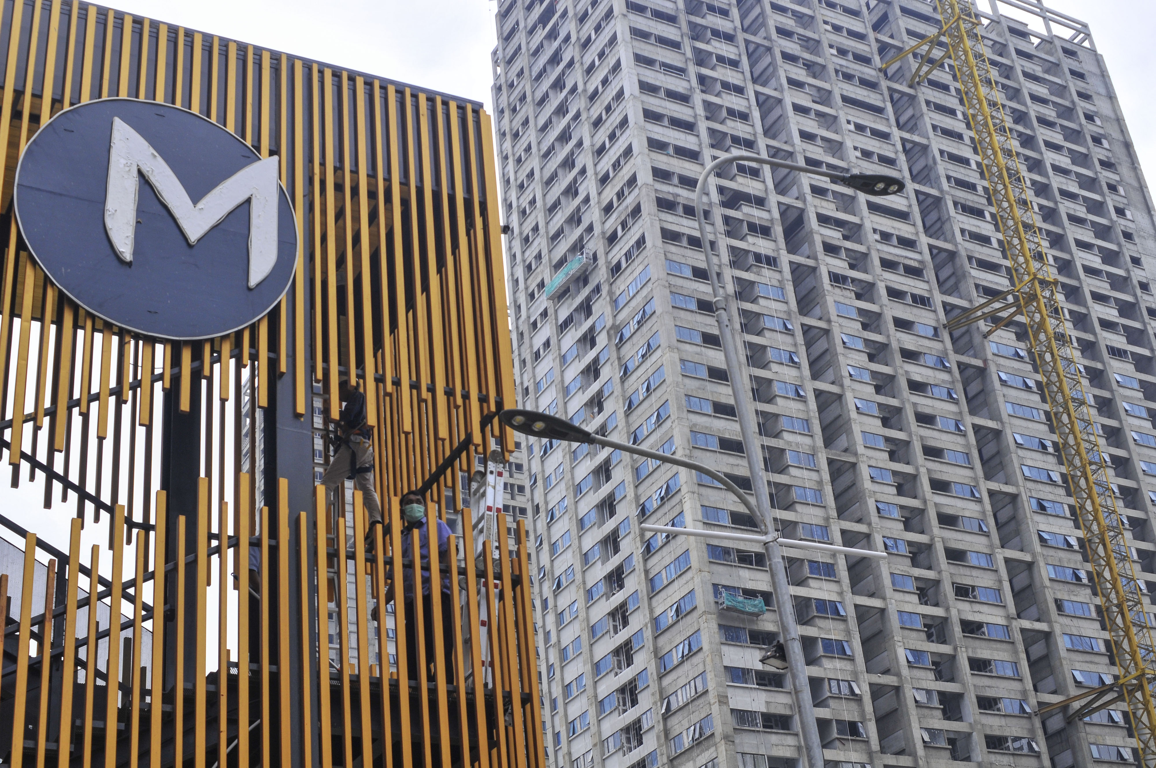 Logo Meikarta di Proyek Meikarta, Cikarang, Kabupaten Bekasi, Jawa Barat, Selasa (11/2/2020).