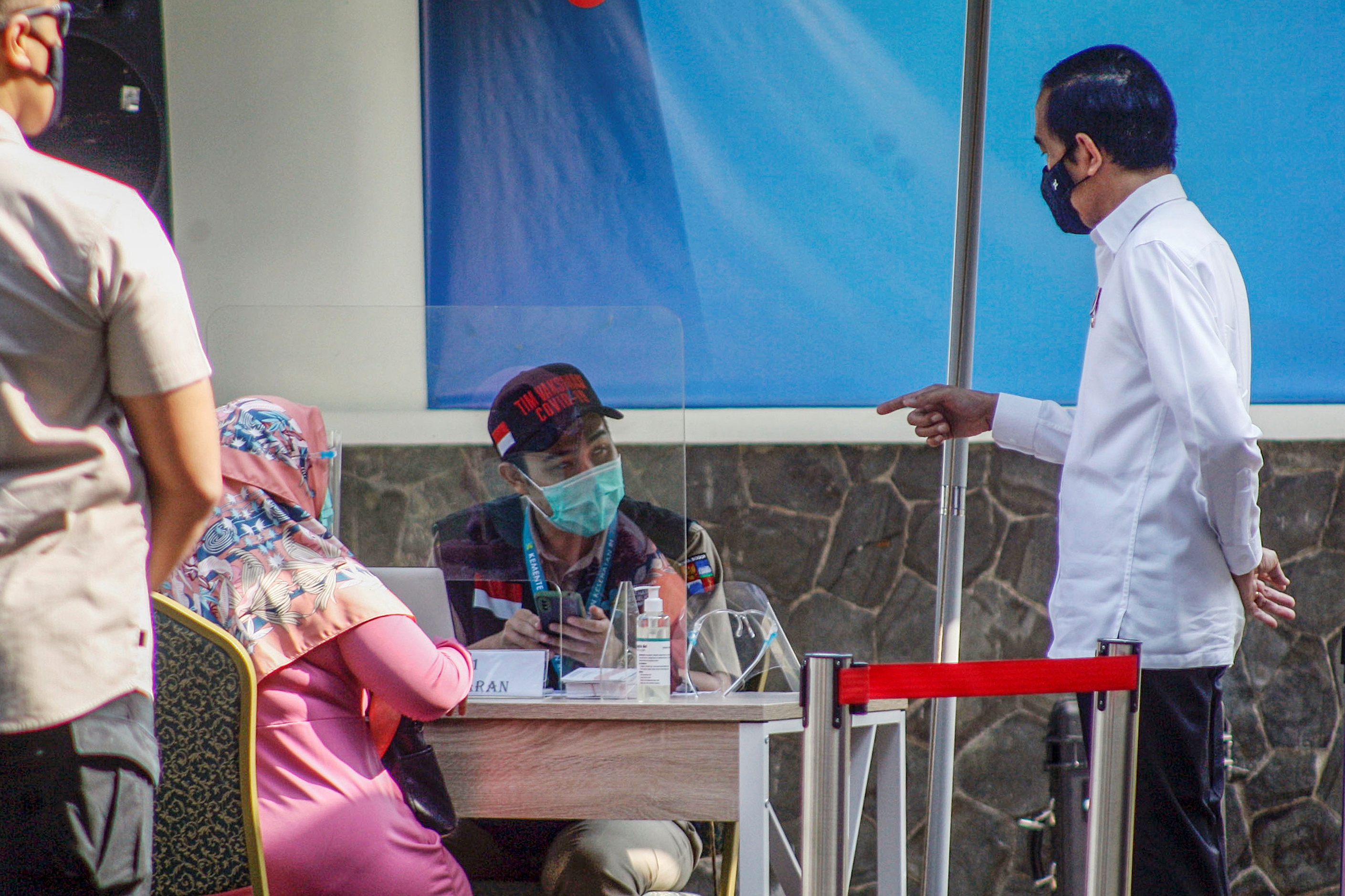 Keputusan Vaksinasi Covid-19 Gratis Akhiri Polemik 