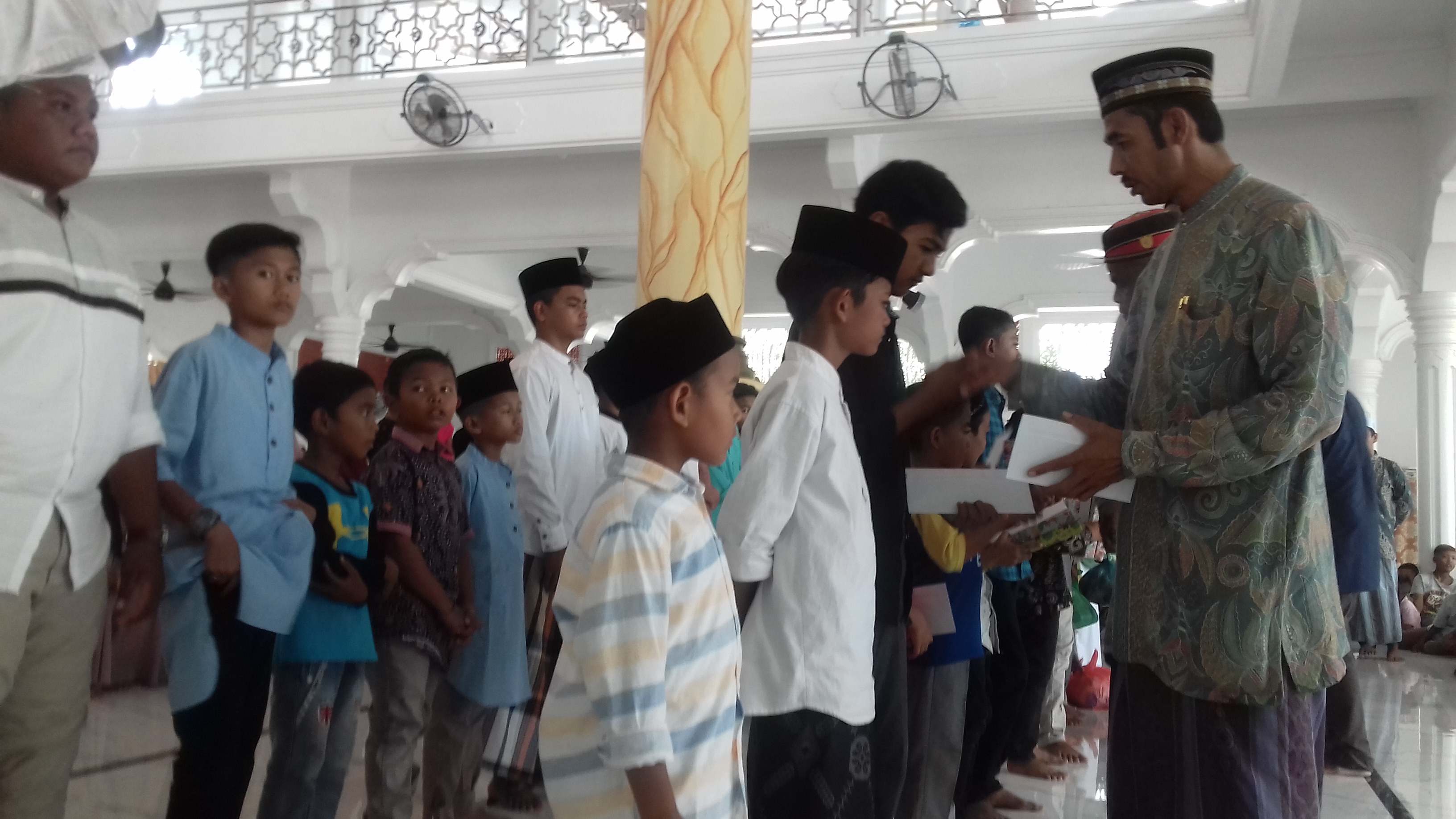 Peringatan 16 tahun tsunami Aceh dengan santunan pada anak yatim