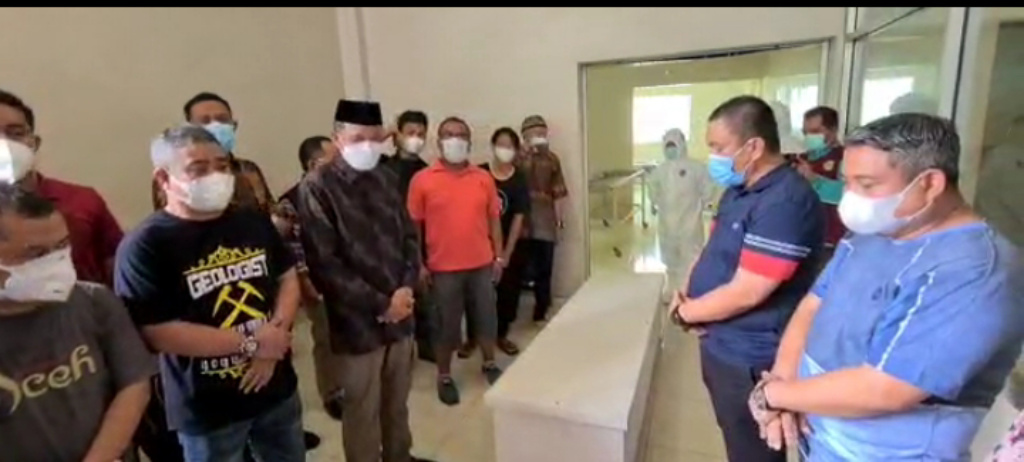 Peti berisi jenazah Bupati Luwu Timur M Thoriq Husler di Rumah Sakit Umum Regional Dr Wahidin Sudirohusodo, Makassar Sulawesi Selatan.