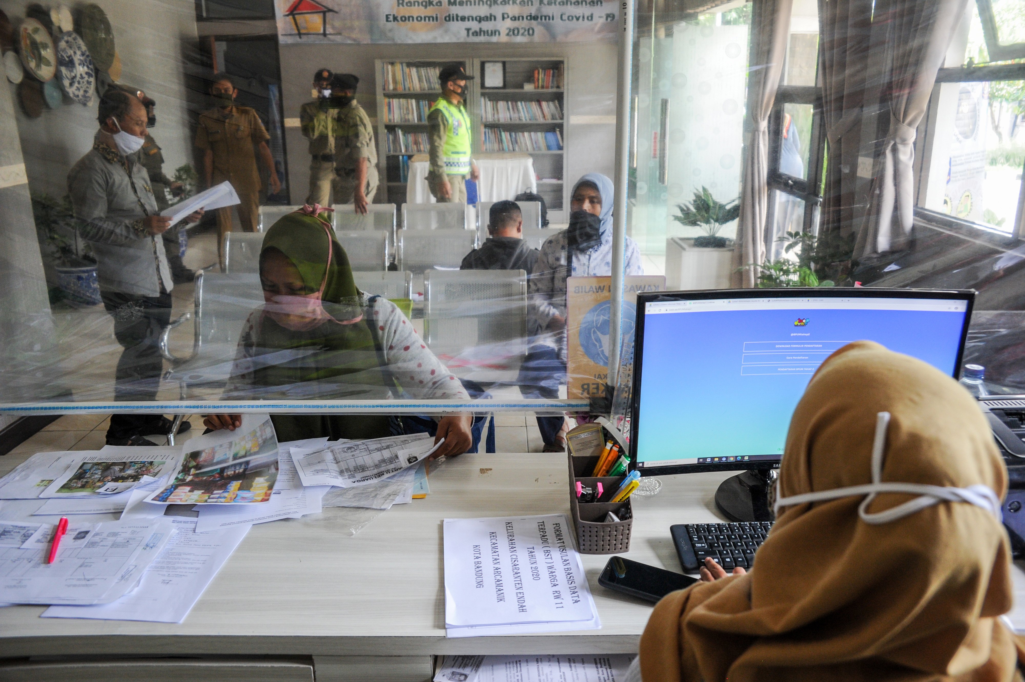 Ilustrasi pendaftaran BLT