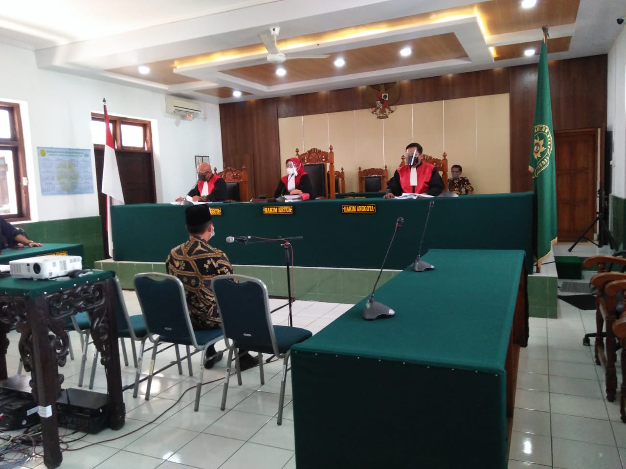 Terdakwa Wakil Ketua DPRD Kota Tegal Wasmad Edi Susilo disidang karena menggelar dangdutan saat pandemi sehingga membuat kerumunan.