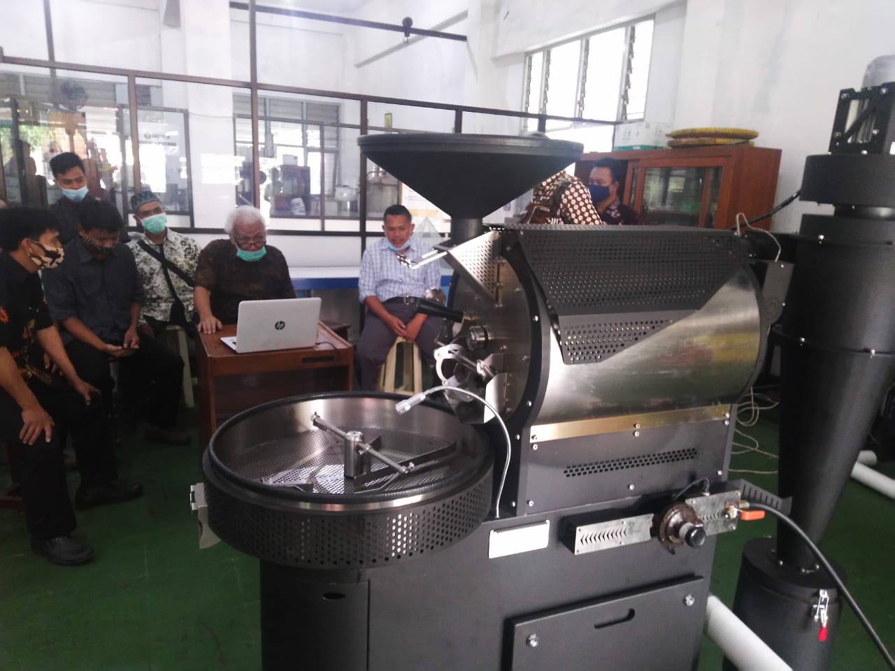 Tim Instiper mengenalkan pemasaran kopi modern pasca pandemi. 