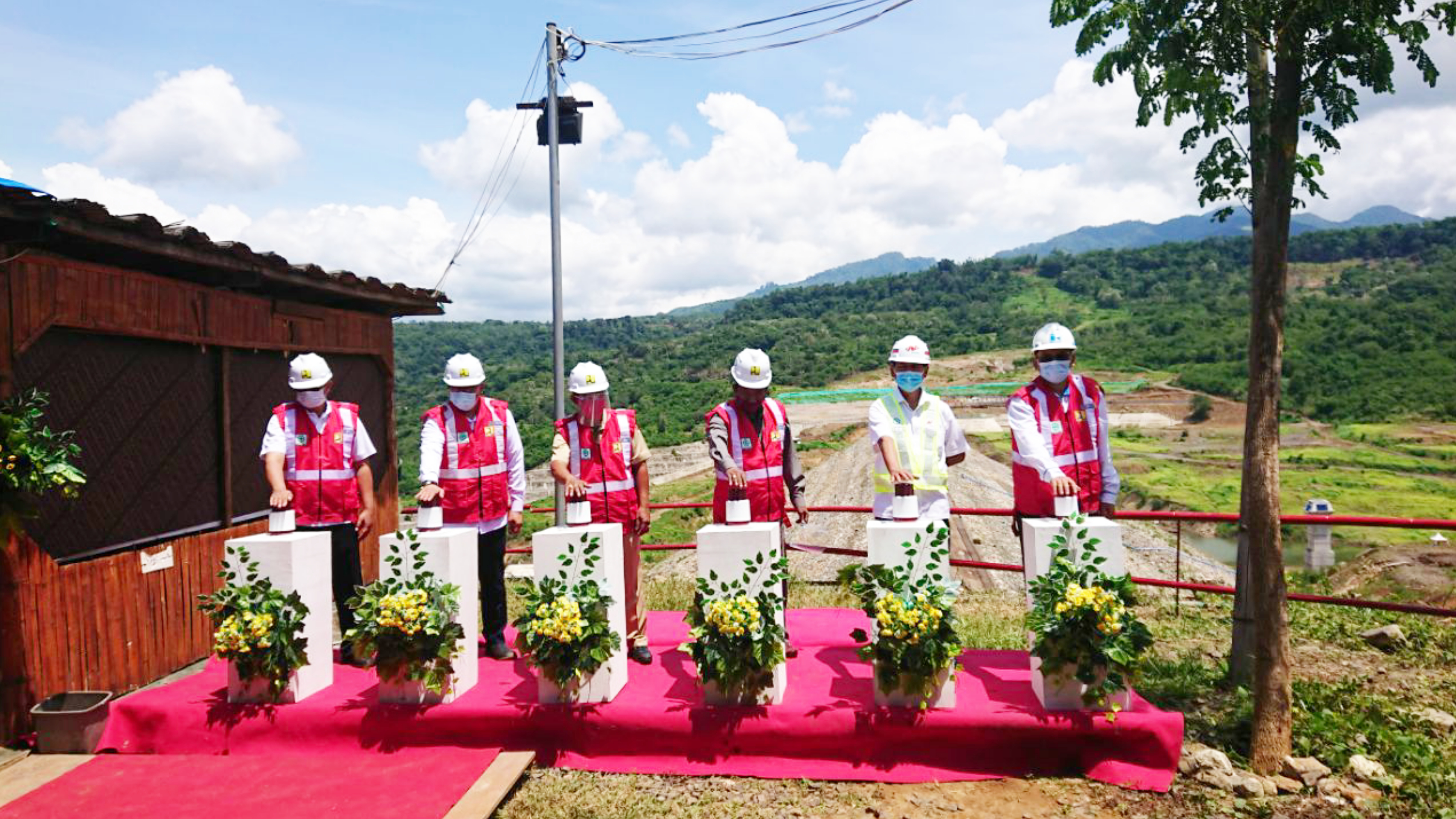 Pengisian Air Waduk Napung Gete Dimulai