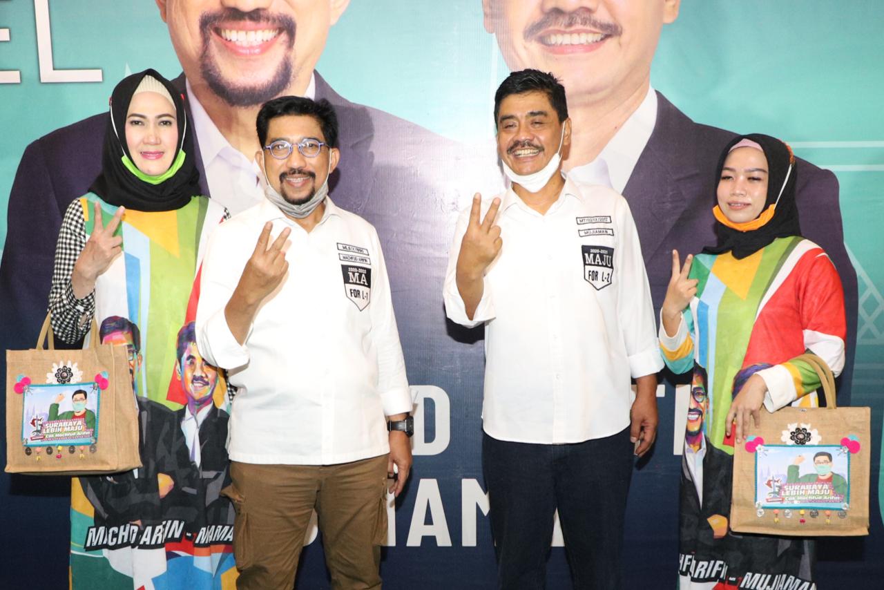 Paslon Walikota dan Wakil Walikota Surabaya nomor urut 2, Machfud Arifin-Mujiaman bersama istri. 