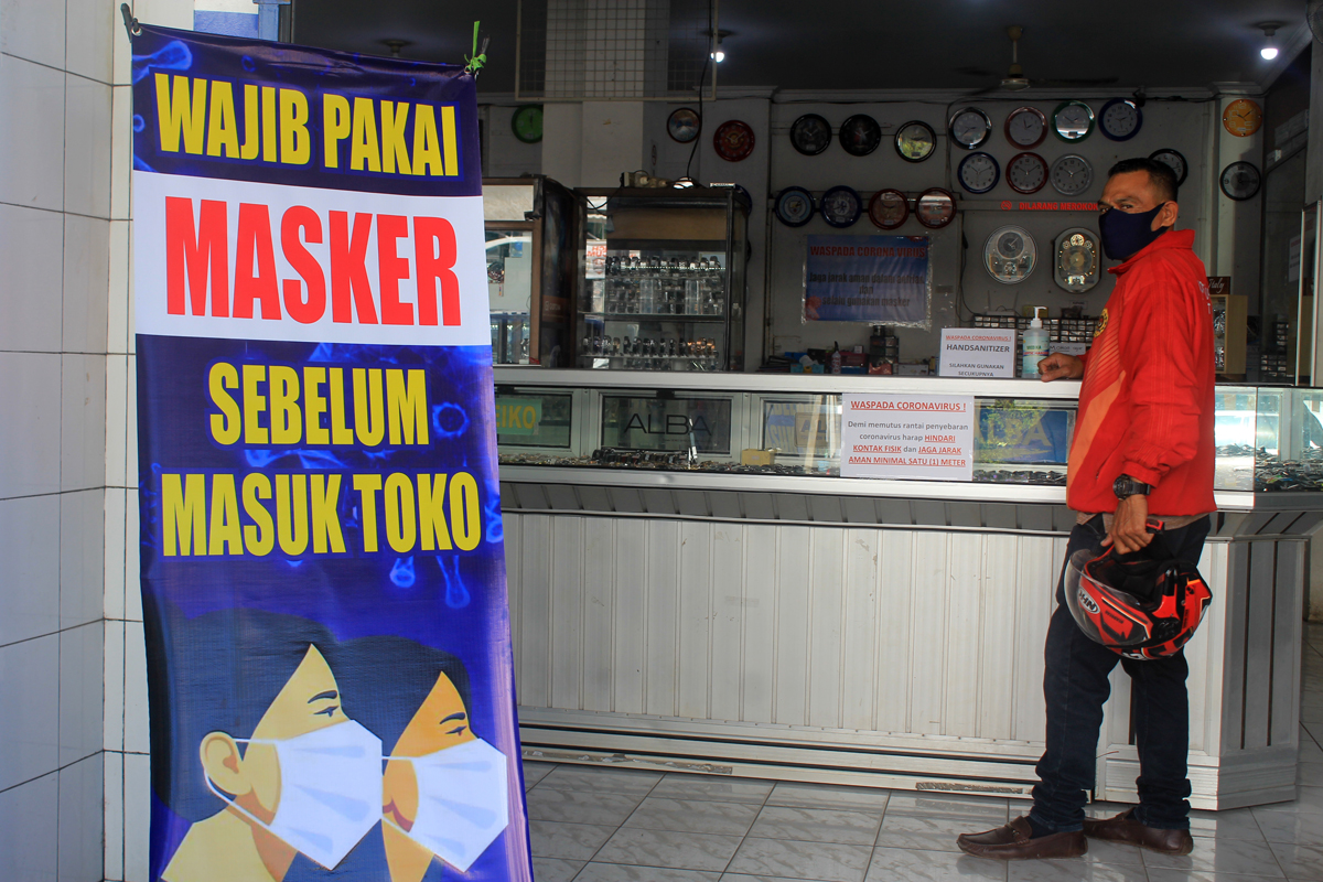 Pertokoan di Kota Kupang, Nusa Tenggara Timur diminta tutup sementara selama 4 hari untuk mencegah penularan covid-19.