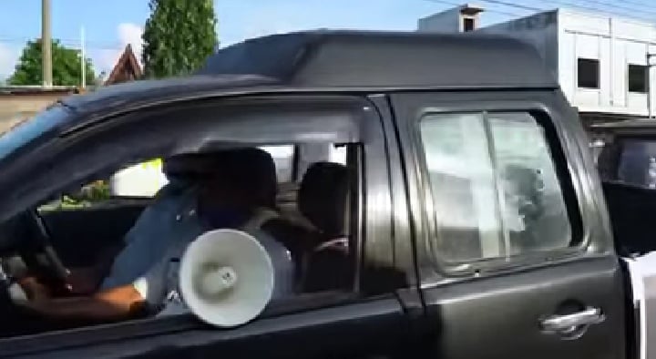 Petugas Keliling Kampung Sosialisasi Prokes