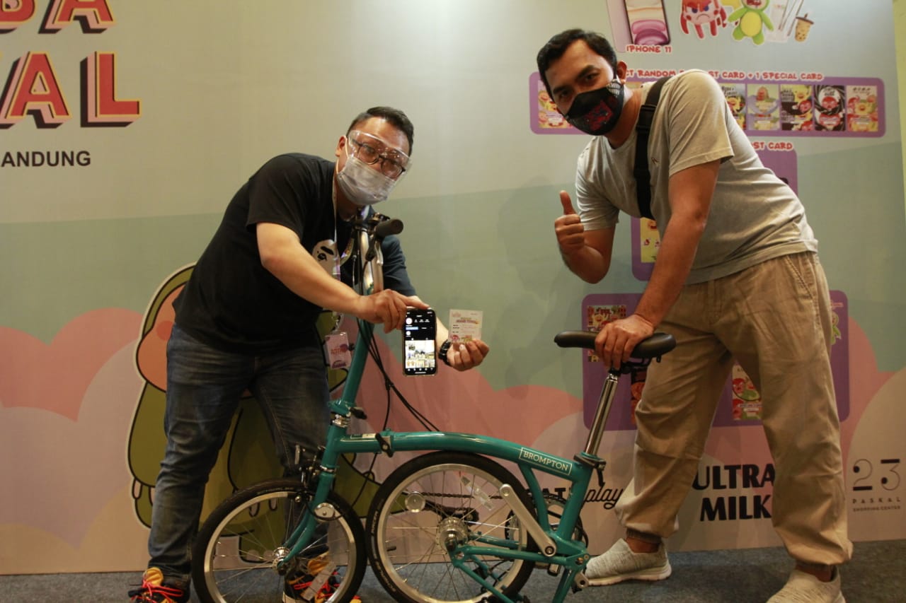 Adapun grand prize BJB Boba Ride yang disediakan panitia adalah satu unit sepeda Brompton.