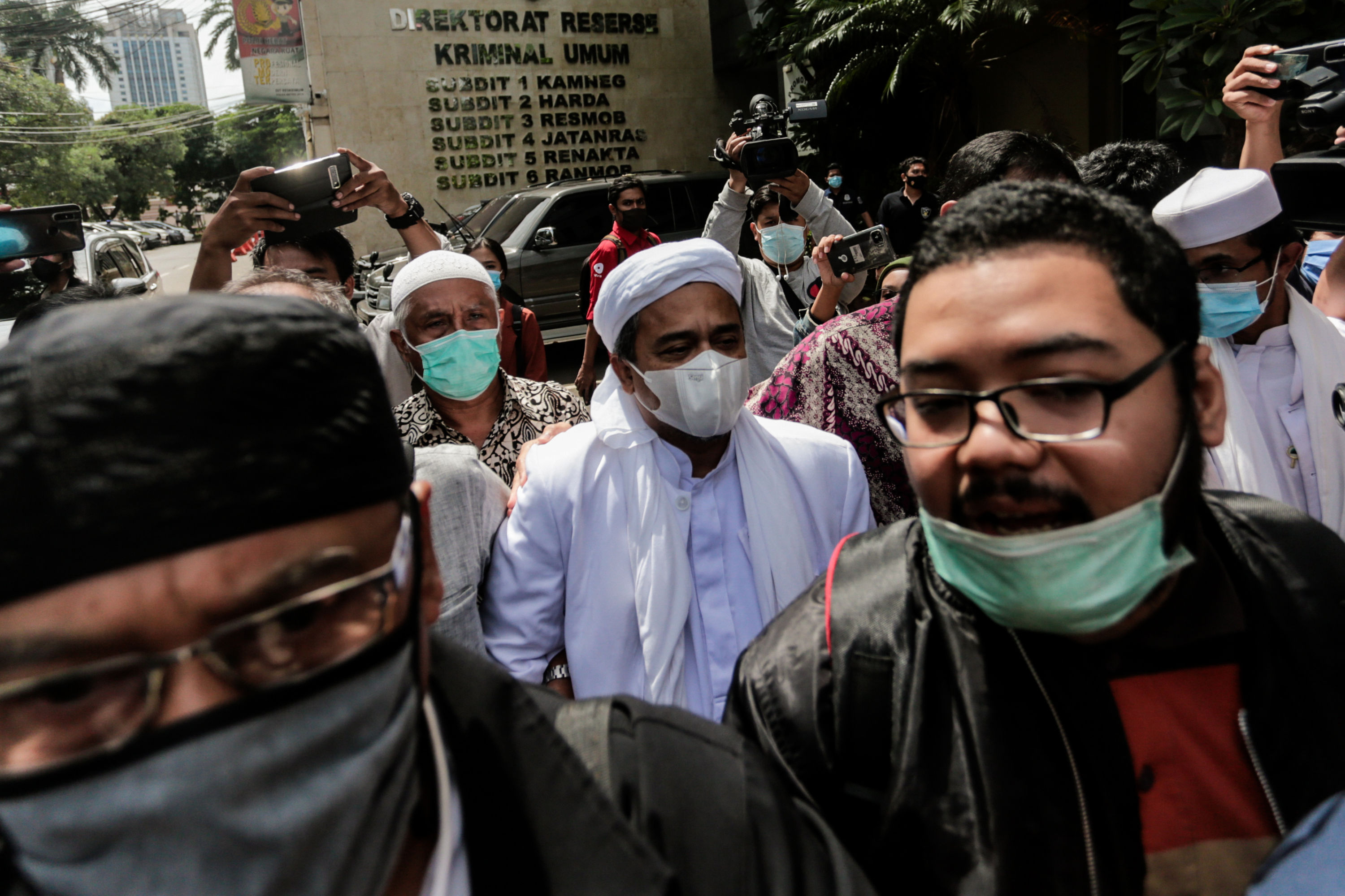 Pemimpin FPI Rizieq Shihab datangi Polda Metro Jaya