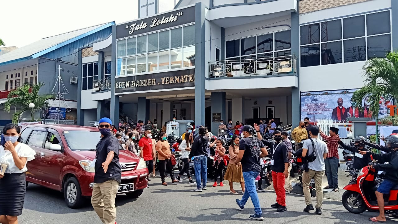 Pemuda Muslim Ternate Ikut mengamankan jalannya perayaan Natal di sejumlah Gereja di Ternate