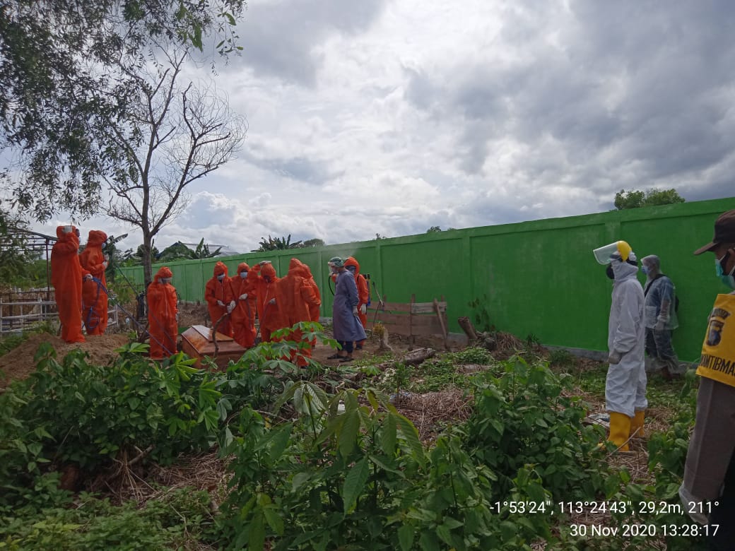 Pemakaman pasien covid-19 yang dikawal Satgas Covid-19 Palangka Raya