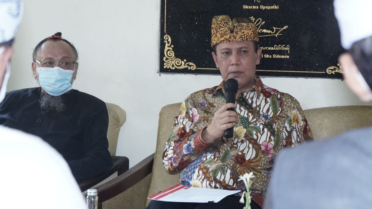 Kepala BNPT Boy Rafli Amar saat bersilaturahmi dengan pengurus Parisada Hindu Dharma Indonesia (PHDI) Bali di Denpasar, Bali.