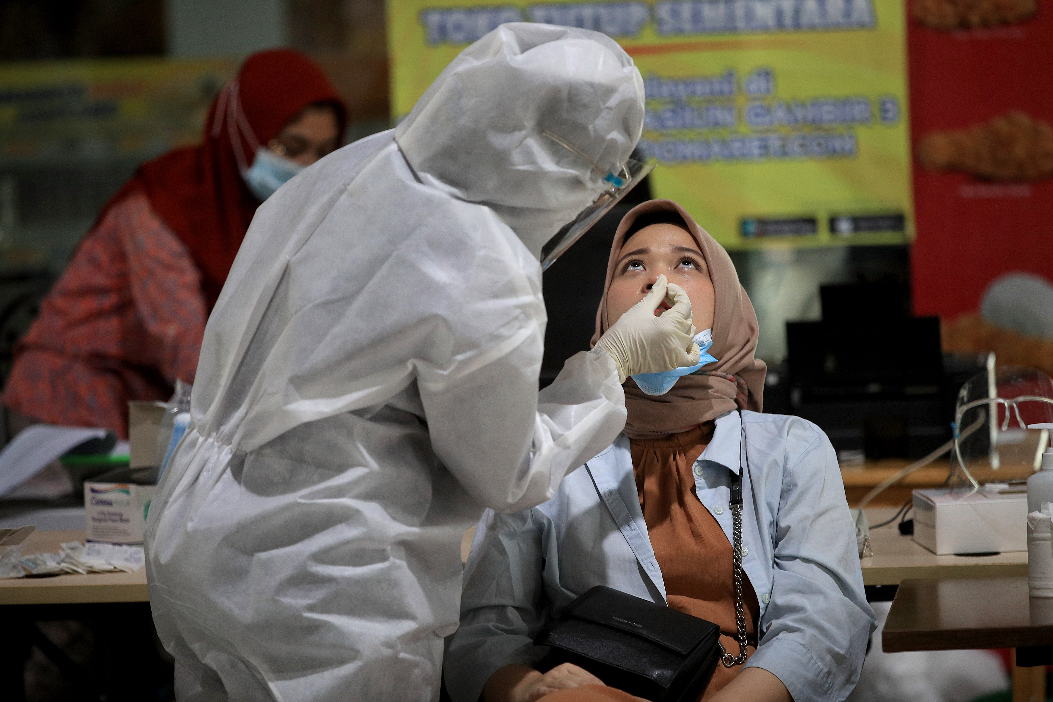 Rapid antigen di Stasiun Gambir