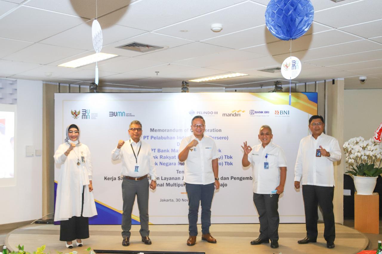 Acara penandatanganan Memorandum of Collaboration tentang Penyediaan Layanan Jasa Perbankan dan Pengembangan Terminal Multipurpose.