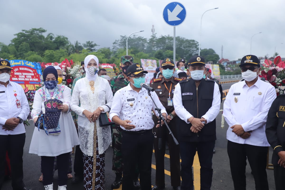 Wali Kota Malang Sutiaji meresmikan proyek, jembatan Kedungkandang, Malang Islamic Center dan Gedung Bersama Balaikota Malang, kemarin.