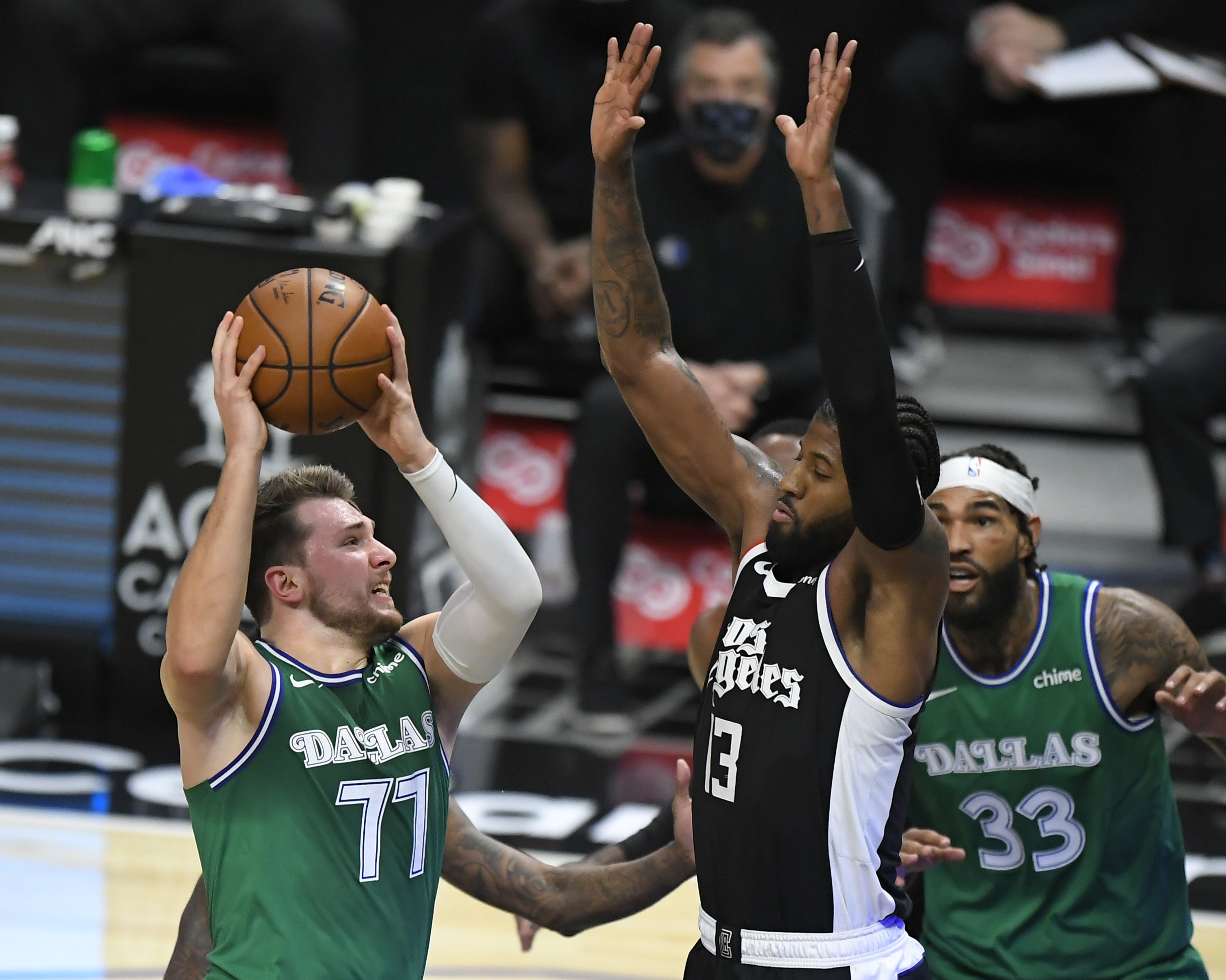 Laga NBA antara Dallas Mavericks dan Los Angeles Clippers 