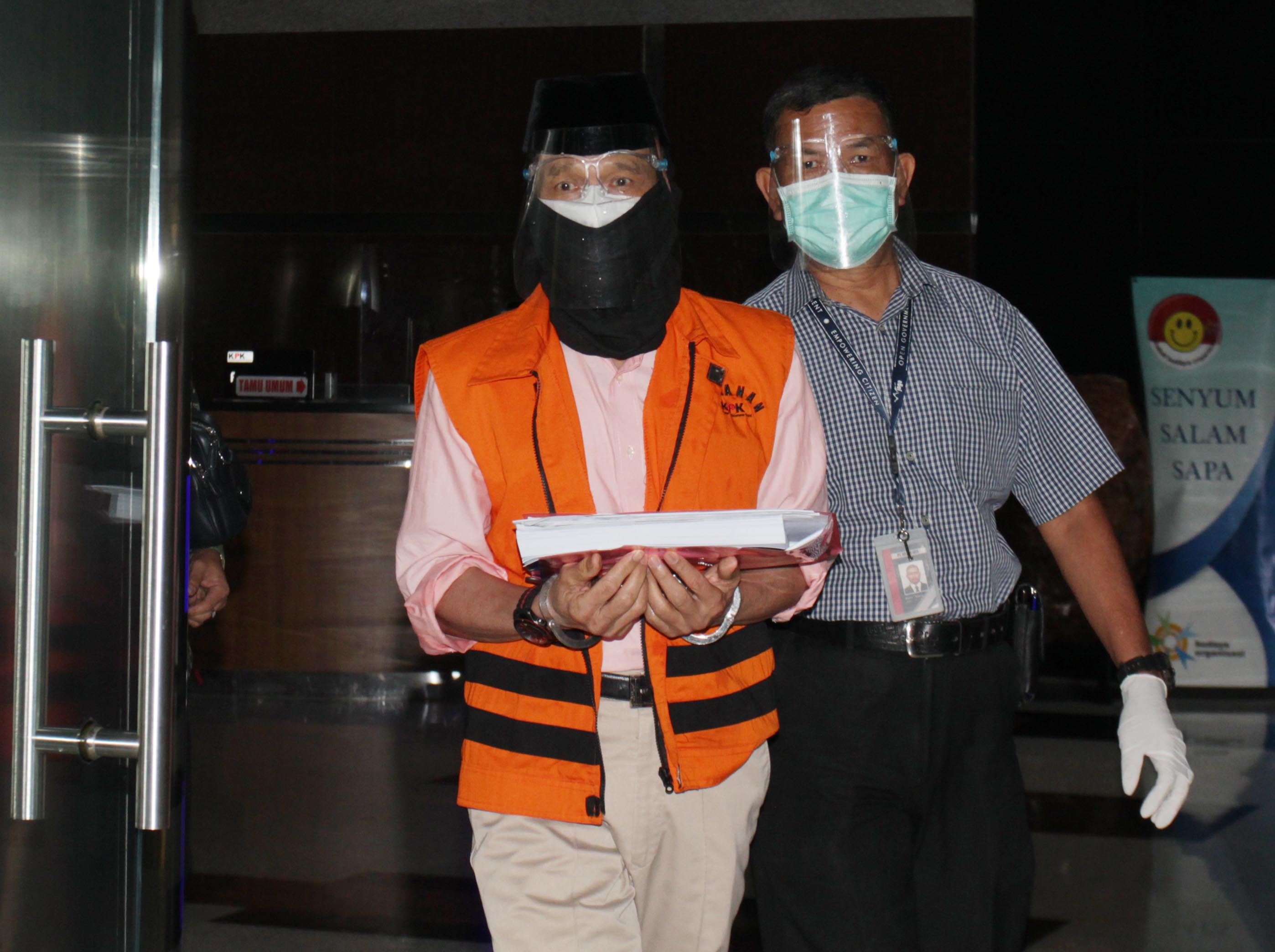 Mantan anggota Badan Pemeriksa Keuangan Rizal Djalil setlah menjalani permeriksaan kembali di Gedung Merah Putih KPK, Jakarta, Senin (=7/12