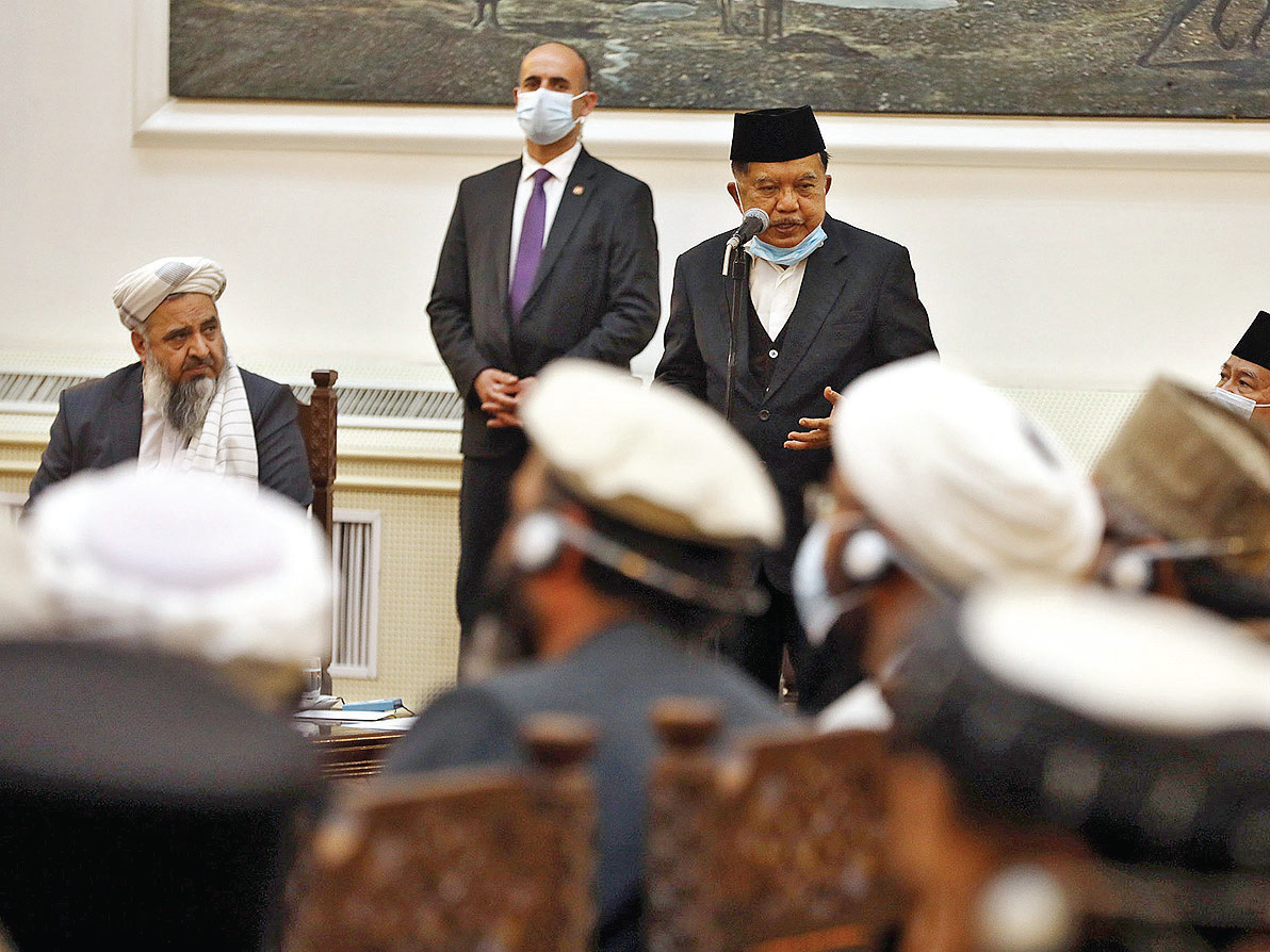 Ketua Umum DMI Jusuf Kalla melakukan pertemuan dengan ulama-ulama Afghanistan di Istana Presiden Afghanistan Char Chinar Palace.