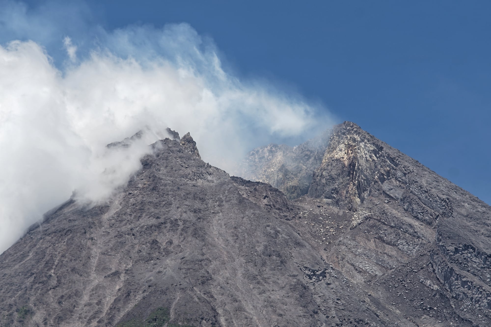Gunung Merapi Alami 39 Kali Gempa Guguran