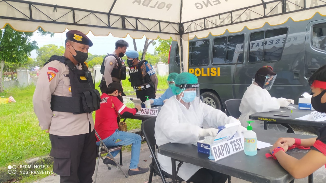 Peserta Aksi Damai Lakukan Rapid Test Sebelum kegiatan Aksi.