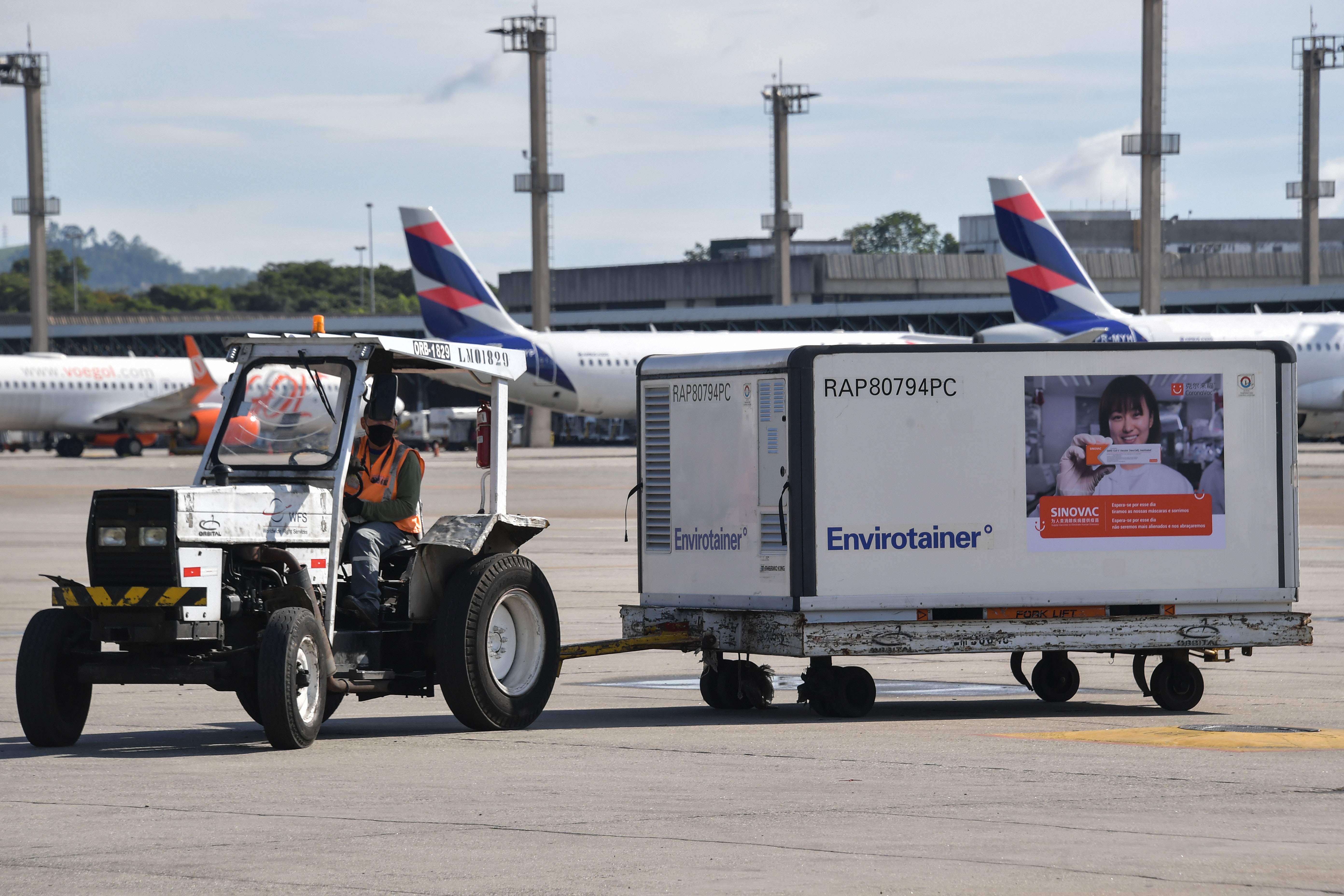 WSJ Sebut Vaksin Sinovac Terlihat Ampuh di Uji Klinis di Brasil