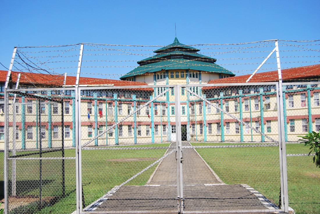 Suasana di LP Kelas I Sukamiskin, Bandung, Jawa Barat. Kemenkumham melarang jam bezuk untuk warga binaan selama libur akhir tahu.