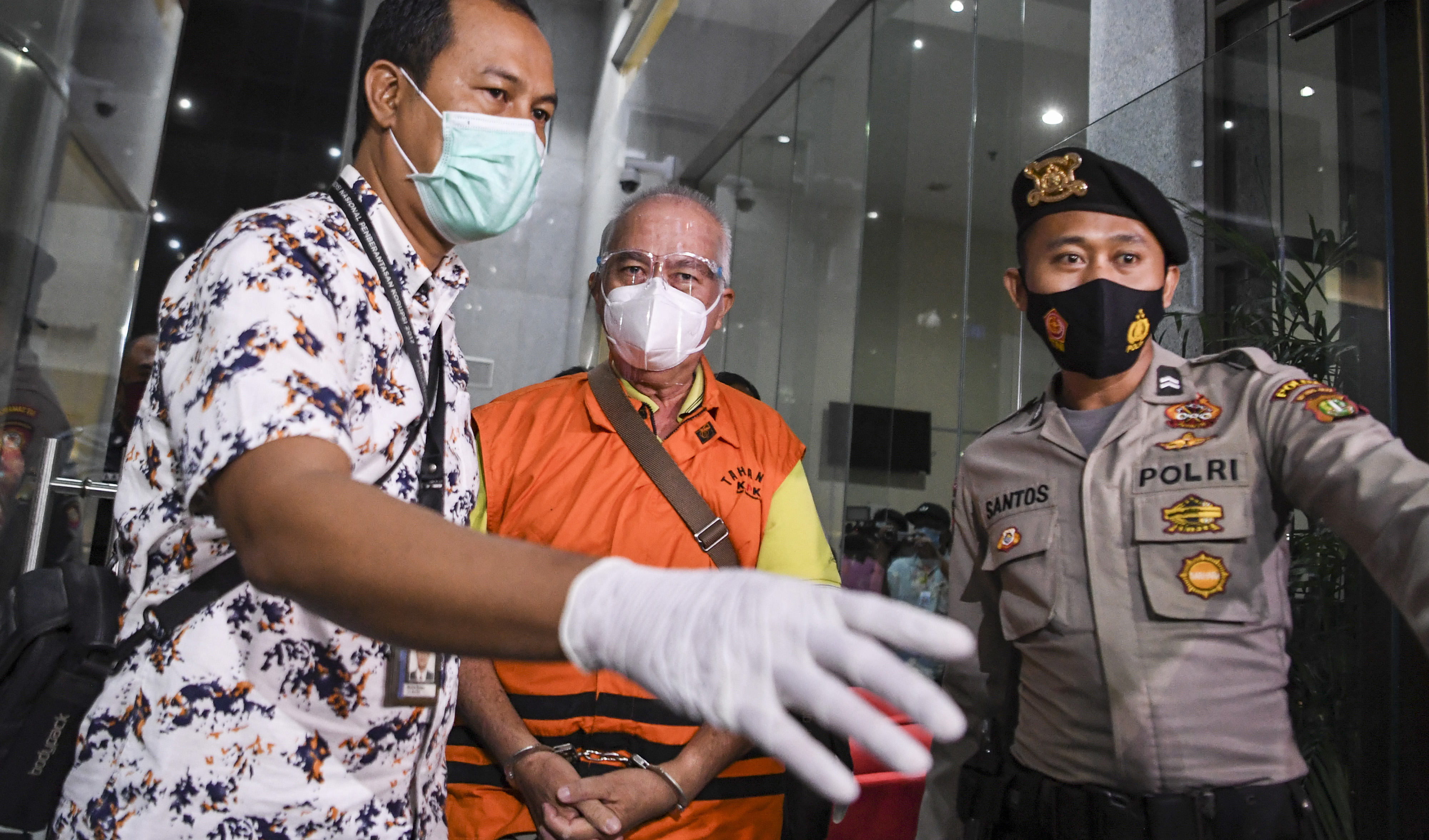 Kasus Bupati Banggai Laut, KPK Sita Duit dan Dokumen