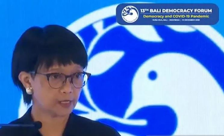 Menteri Luar Negeri Retno Marsudi saat membuka Bali Democracy Forum ke-13.