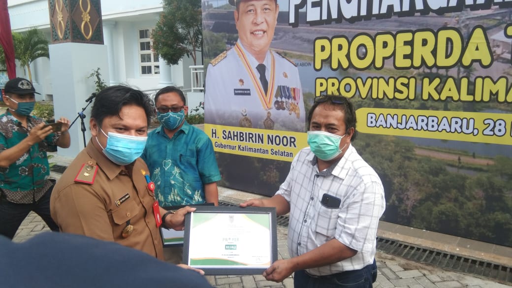 Penghargaan predikat Properda Hijau ini diserahkan dalam acara Anugerah Properda Provinsi Kalsel di kantor Dinas Lingkungan Hidup Kalsel.