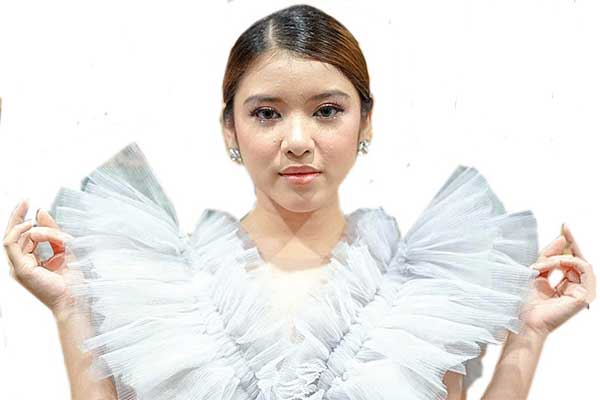 Penyanyi Tiara Andini