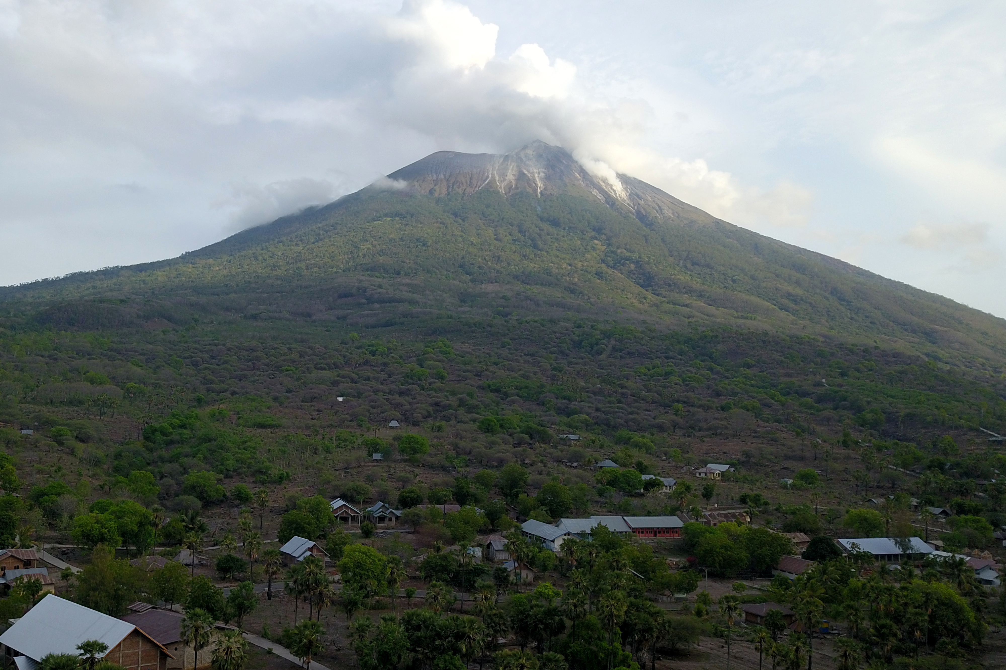 Erupsi Gunung Ile Lewotolok Jadi Aktivitas Vulkanik Terbesar 2020