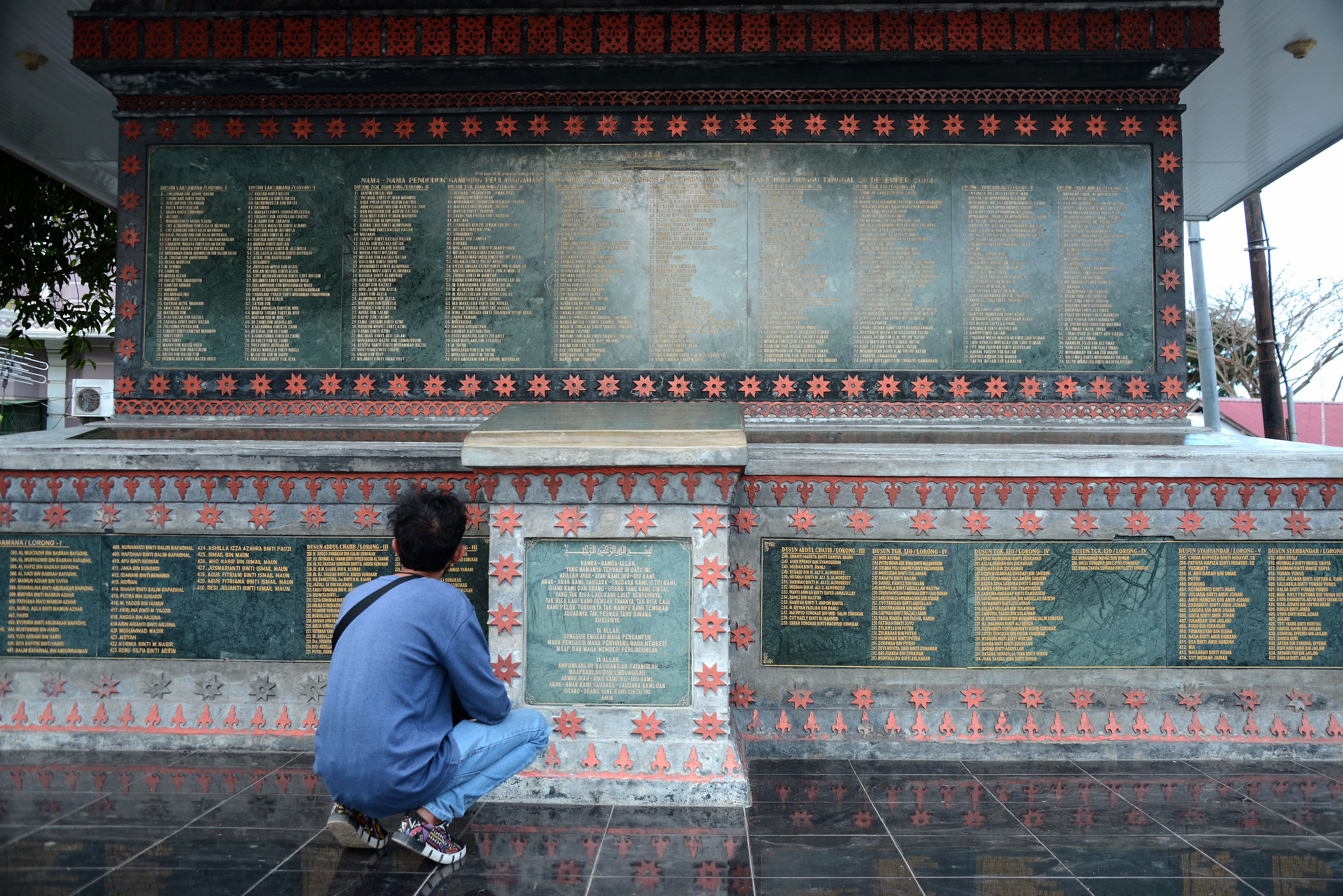 Monumen catatan korban Tsunami Aceh