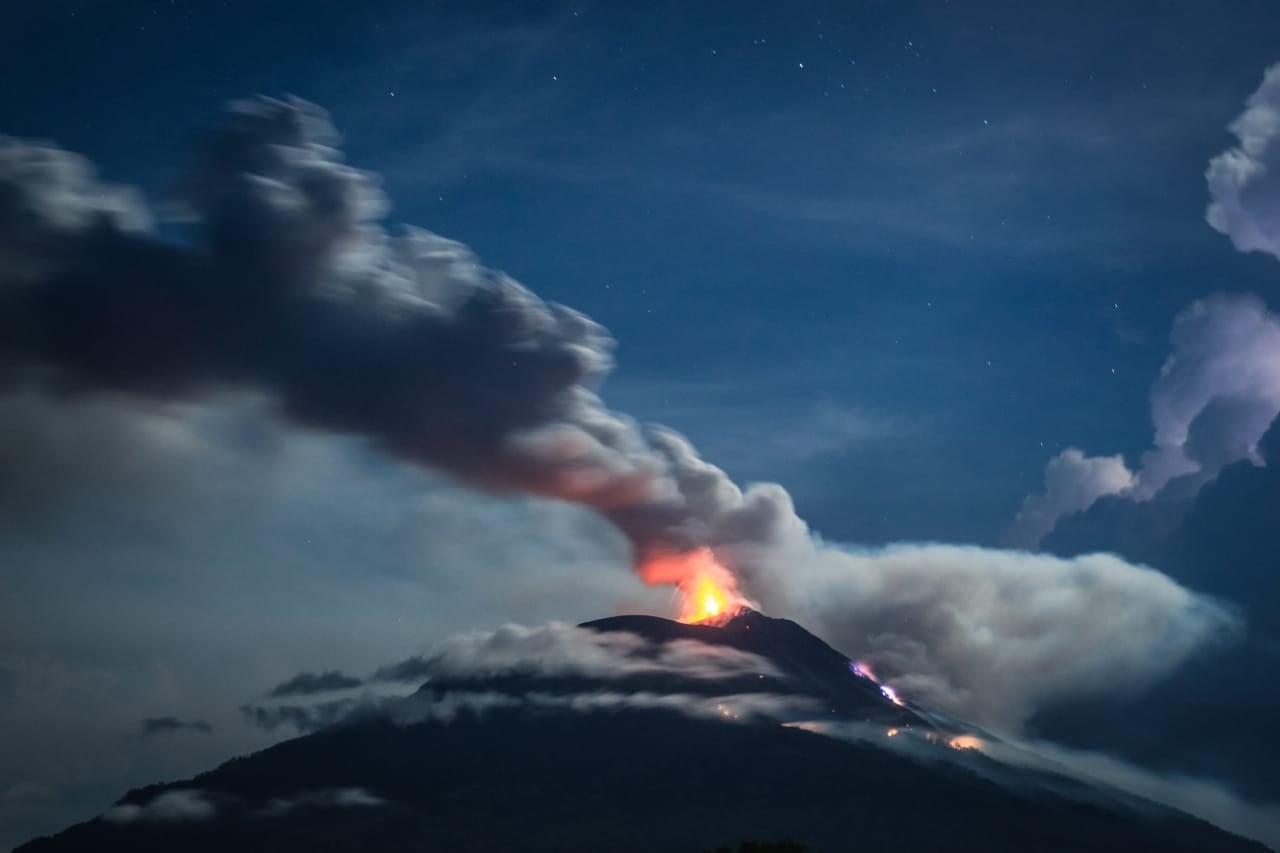Gunung Ile Lewotolok, Nusa Tenggara Timur 