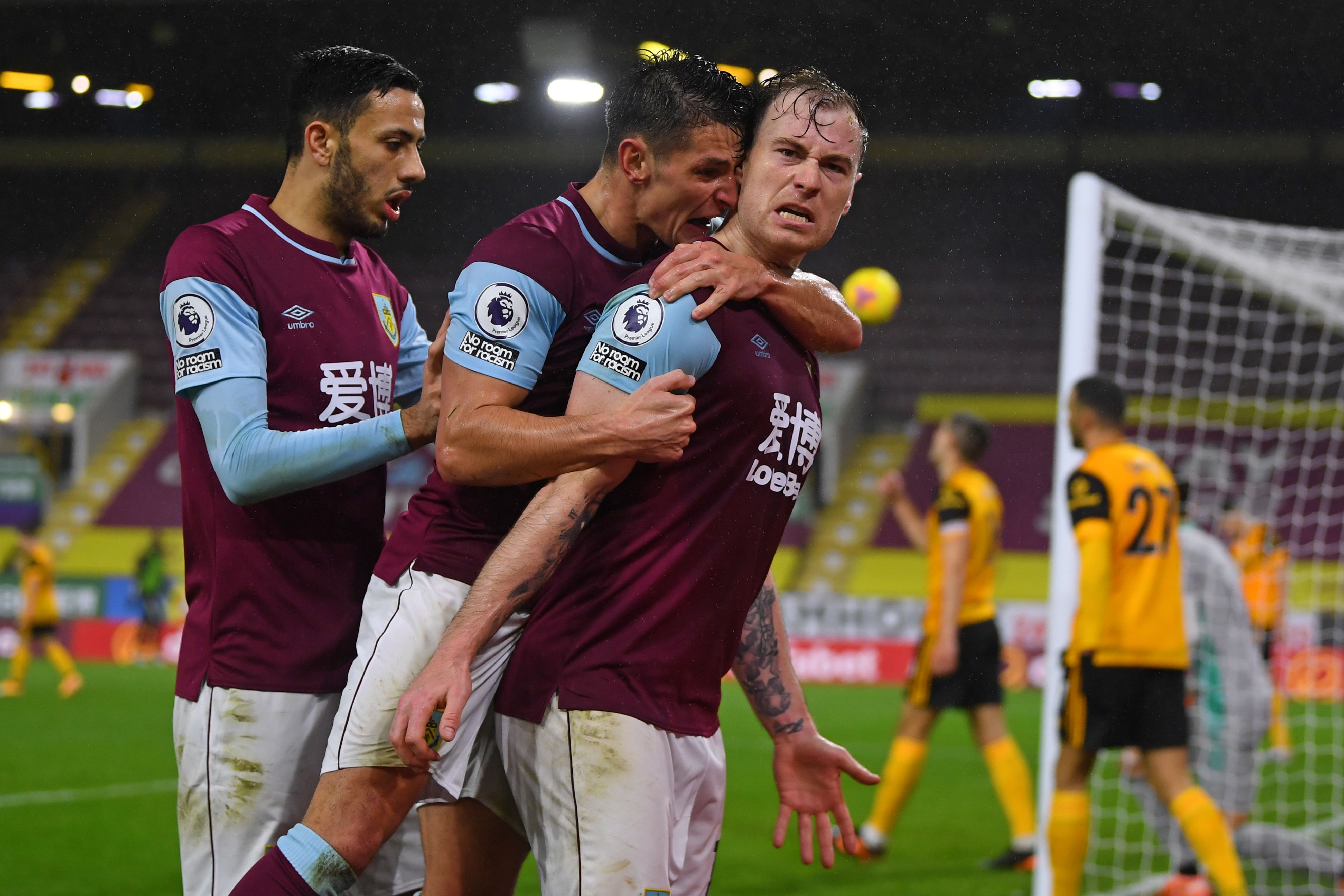 Kalahkan Wolves, Burnley Keluar dari Zona Degradasi