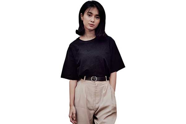 Penyanyi Rahmania Astrini