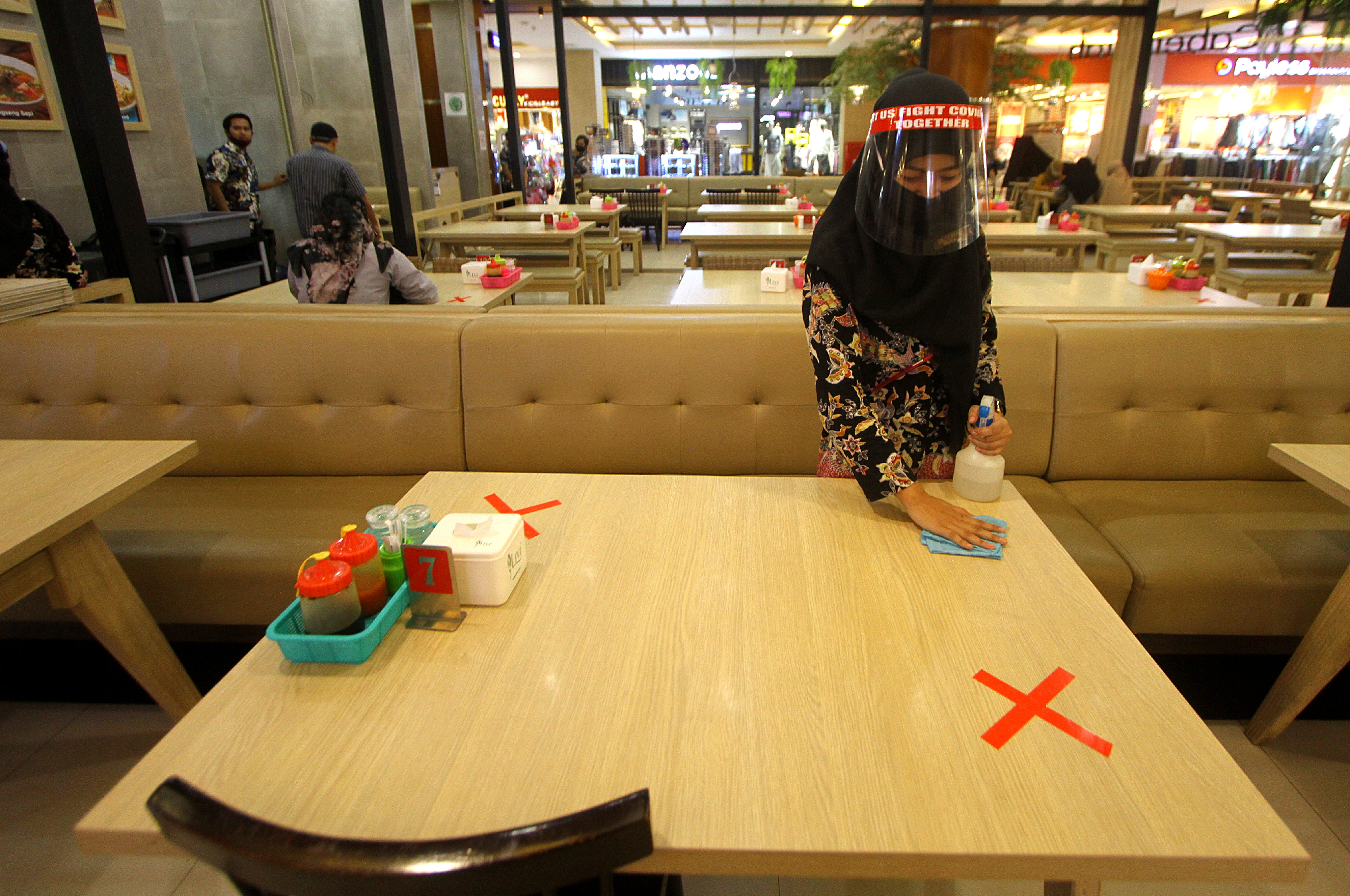 Ilustrasi: Penerapan protokol kesehatan di mal wilayah Banjarbaru