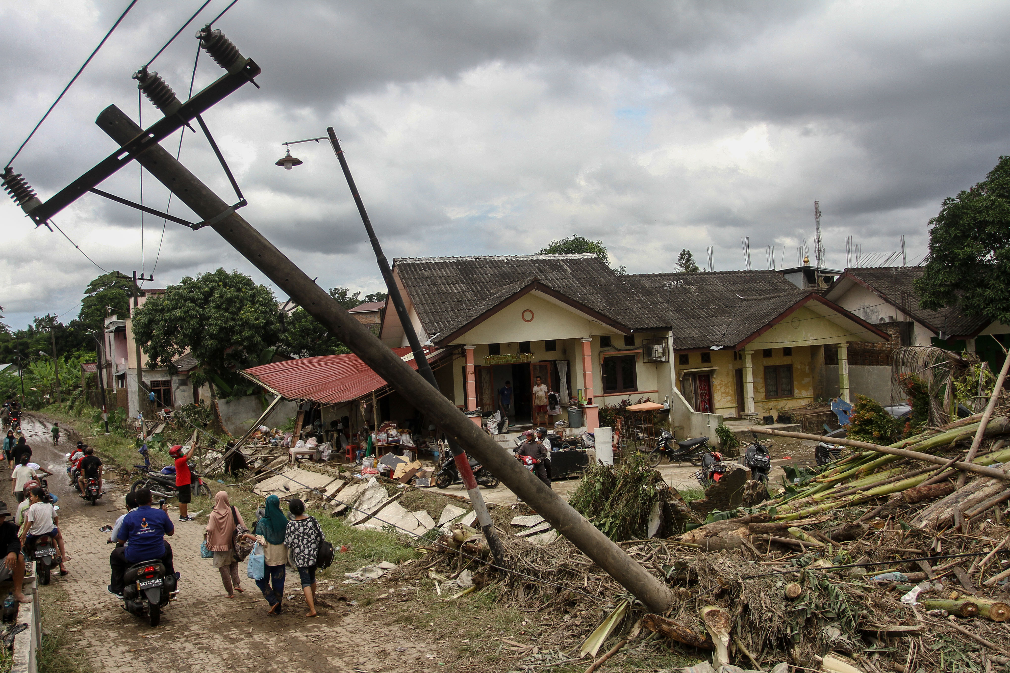 Dampak banjir yang melanda Kota Medan, Sumatera Utara pekan lalu. 