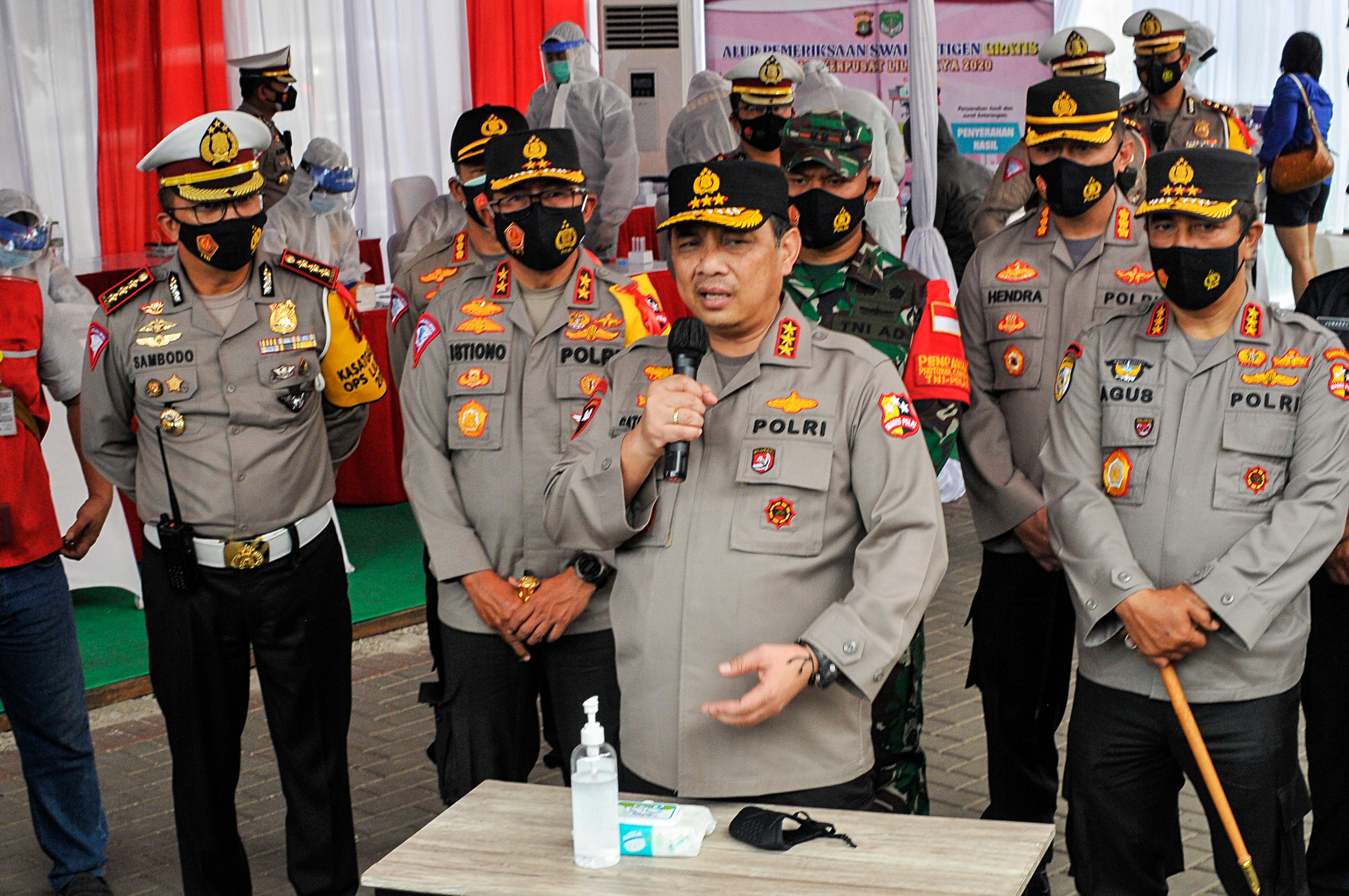 WAKAPOLRI Komjen Polr Gatot Eddy Pramono meninjau pelaksanaan tes anitigen gratis dari Polri di Rest Area 19 Tol Japek, Kamis (24/12/2020)