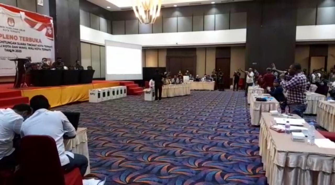 KPU Ternate menggelar rapat pleno terbuka rekapitulasi suara Pilkada Kota Ternate 