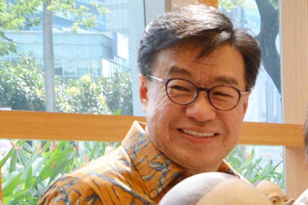 Jerry Ng, bankir senior.