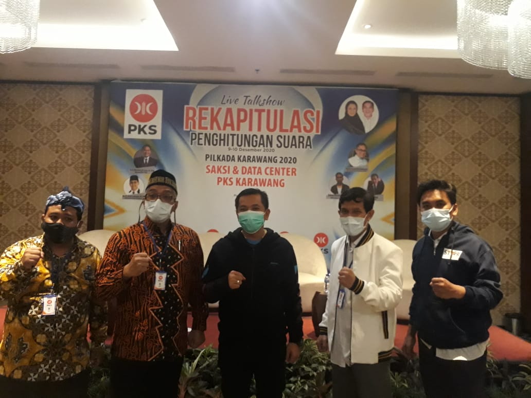 Calon Wakil Bupati Karawang Aep Syaepuloh mengunjungi Kantor rekapitulasi Star Institut milik Partai Keadilan Sejahtera (PKS) 
